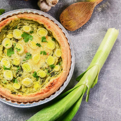 Geoogste blauwgroene prei Bleu de Solaise, klaar voor de keuken